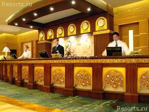Dhow Palace Hotel 8